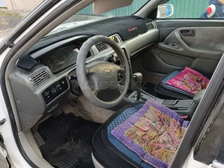 Toyota Camry 1997 года за 3 100 000 тг. в Шу – фото 8