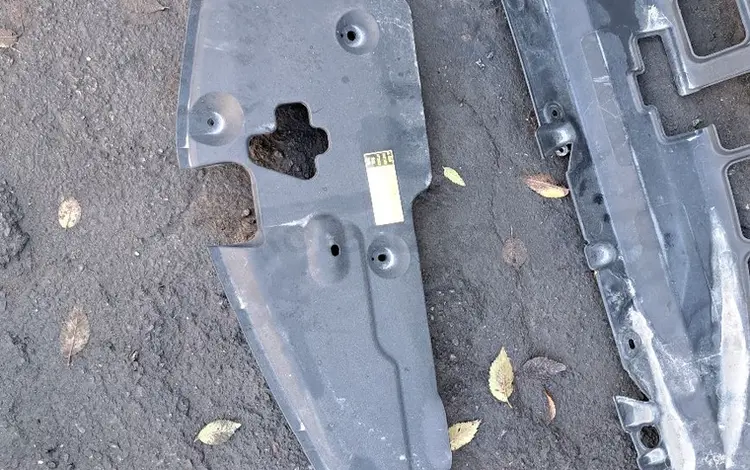 Накладка радиатора дефлектор за 10 000 тг. в Алматы