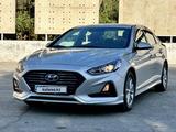 Hyundai Sonata 2019 года за 7 500 000 тг. в Актобе – фото 2