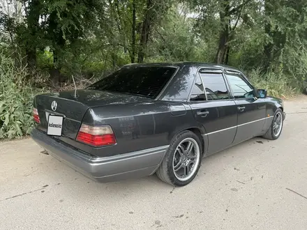 Mercedes-Benz E 280 1993 года за 2 400 000 тг. в Алматы – фото 2