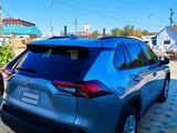 Toyota RAV4 2019 года за 10 500 000 тг. в Атырау