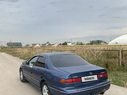 Toyota Camry 1998 года за 2 600 000 тг. в Алматы – фото 2