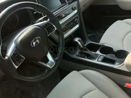Hyundai Sonata 2017 года за 5 499 999 тг. в Актобе – фото 5