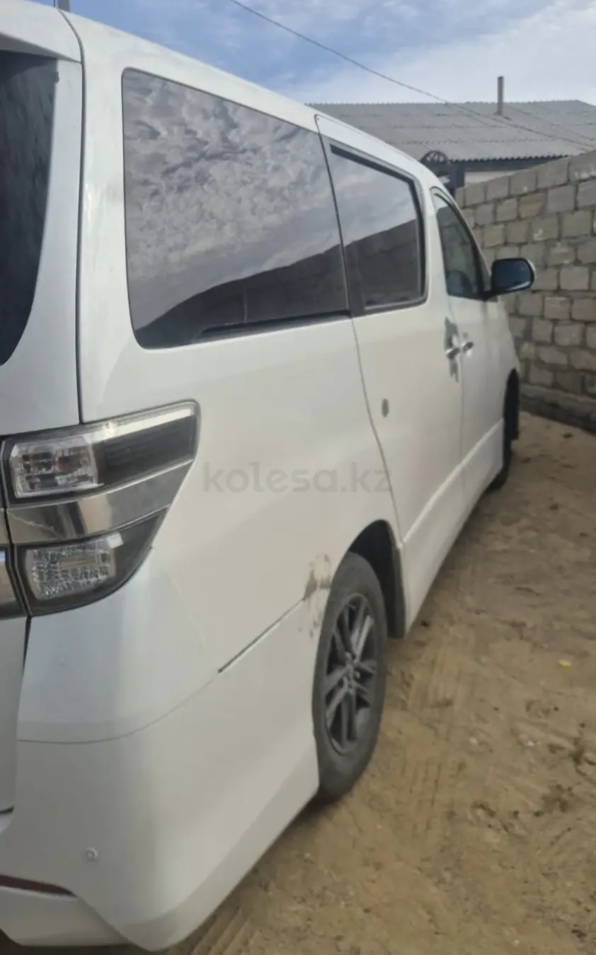 Toyota Vellfire, 2011