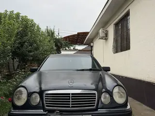 Mercedes-Benz E 320