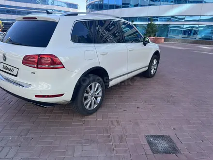 Volkswagen Touareg 2011 года за 12 500 000 тг. в Астана – фото 30