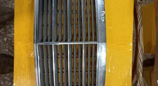 Решетка радиатора мерседес Е 210 рестайлинг за 35 000 тг. в Караганда