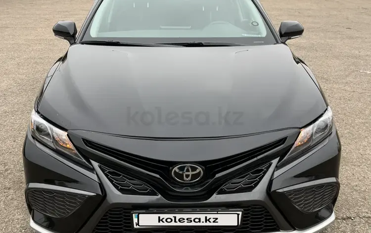 Toyota Camry 2023 года за 17 500 000 тг. в Алматы