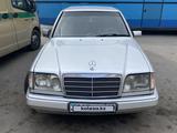 Mercedes-Benz E 320 1994 годаүшін2 400 000 тг. в Астана