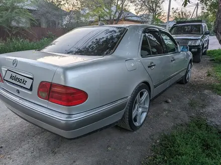 Mercedes-Benz E 230 1996 года за 3 000 000 тг. в Алматы – фото 2