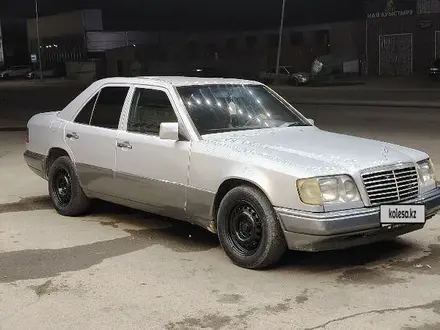 Mercedes-Benz E 200 1994 года за 2 000 000 тг. в Жезказган