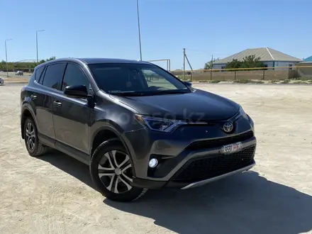 Toyota RAV4 2018 года за 9 750 000 тг. в Актобе