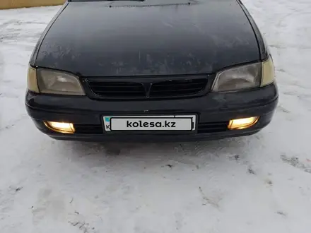 Toyota Carina E 1997 года за 2 500 000 тг. в Актобе – фото 2