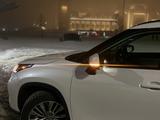 Toyota Highlander 2023 года за 32 000 000 тг. в Астана