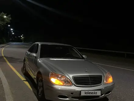 Mercedes-Benz S 320 2001 года за 2 800 000 тг. в Алматы