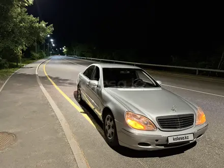 Mercedes-Benz S 320 2001 года за 2 800 000 тг. в Алматы – фото 2