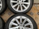 Диски r17 Камри 50 оригинал с зимними шинами 215х55х17 обмен есть за 420 000 тг. в Шымкент – фото 3