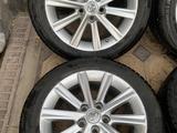 Диски r17 Камри 50 оригинал с зимними шинами 215х55х17 обмен есть за 420 000 тг. в Шымкент – фото 2