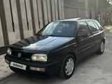 Volkswagen Golf 1994 годаүшін2 100 000 тг. в Тараз