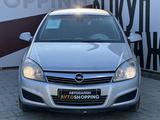 Opel Astra 2012 года за 2 990 000 тг. в Актобе – фото 2