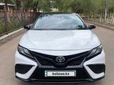 Toyota Camry 2020 года за 18 500 000 тг. в Астана – фото 2