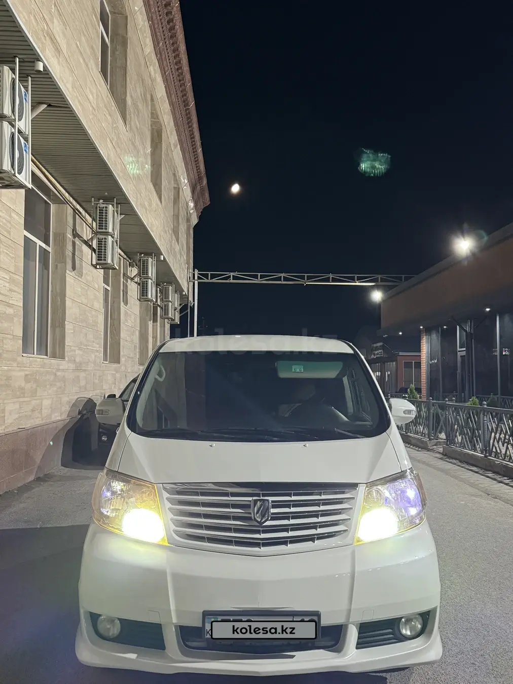 Toyota Alphard, 2005