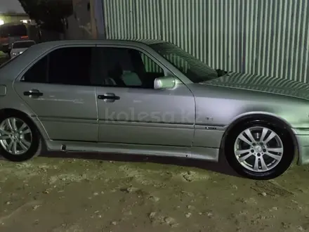 Mercedes-Benz C 280 1995 года за 2 505 381 тг. в Жанаозен – фото 2