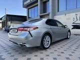 Toyota Camry 2017 года за 10 000 000 тг. в Шымкент – фото 2