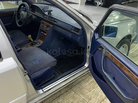 Mercedes-Benz E 220 1993 года за 1 650 000 тг. в Астана – фото 8