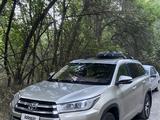 Toyota Highlander 2016 года за 10 000 000 тг. в Актау – фото 2