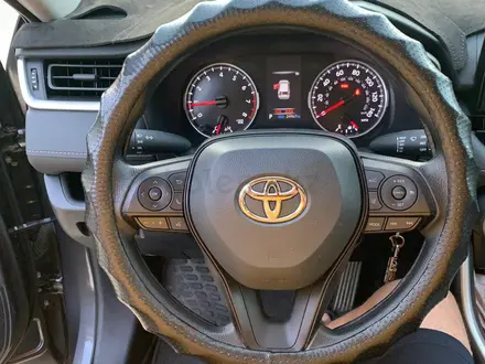 Toyota RAV4 2022 года за 17 400 000 тг. в Атырау – фото 11