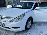 Hyundai Sonata 2011 года за 5 500 000 тг. в Уральск – фото 2