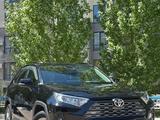 Toyota RAV4 2019 года за 12 800 000 тг. в Астана – фото 2