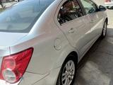 Chevrolet Aveo 2013 года за 3 950 000 тг. в Семей – фото 4