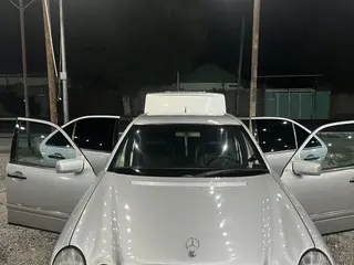 Mercedes-Benz E 320