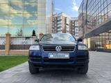 Volkswagen Touareg 2004 годаүшін2 500 000 тг. в Экибастуз