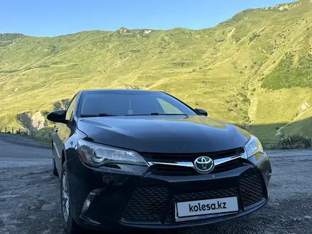 Toyota Camry 2018 года за 8 500 000 тг. в Ганюшкино – фото 2