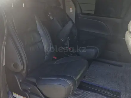 Toyota Sienna 2015 года за 7 400 000 тг. в Атырау – фото 2