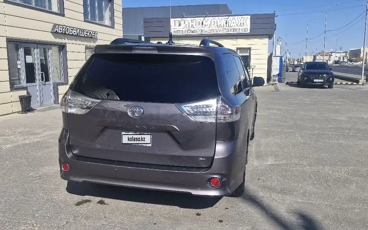 Toyota Sienna 2015 годаүшін7 400 000 тг. в Атырау