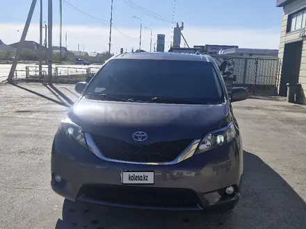 Toyota Sienna 2015 года за 7 400 000 тг. в Атырау – фото 3