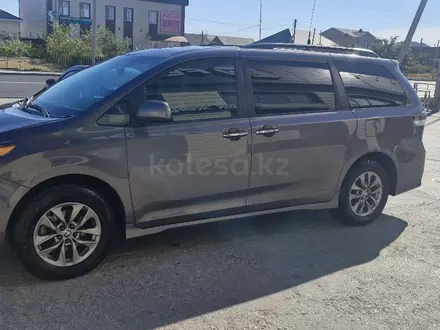 Toyota Sienna 2015 года за 7 400 000 тг. в Атырау – фото 4