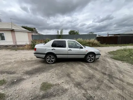 Volkswagen Vento 1993 года за 950 000 тг. в Семей – фото 2