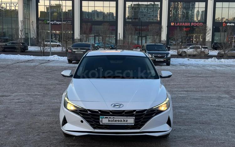 Hyundai Elantra — фото 1