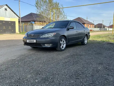 Toyota Camry 2002 года за 3 600 000 тг. в Актобе – фото 4