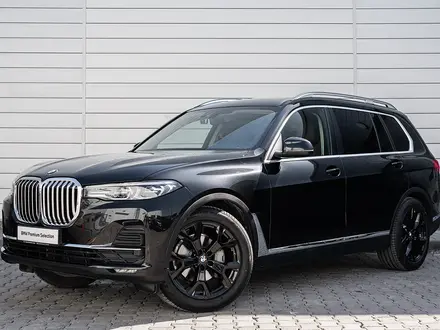 BMW X7 2021 года за 43 000 000 тг. в Астана