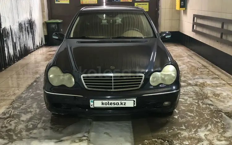 Mercedes-Benz C 240 2000 года за 2 600 000 тг. в Алматы