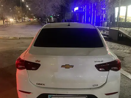 Chevrolet Onix 2023 года за 6 800 000 тг. в Атырау – фото 6