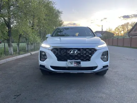 Hyundai Santa Fe 2019 года за 10 000 000 тг. в Уральск