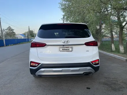 Hyundai Santa Fe 2019 года за 10 500 000 тг. в Уральск – фото 5