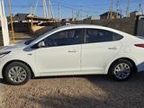 Hyundai Accent 2018 года за 6 500 000 тг. в Астана – фото 2